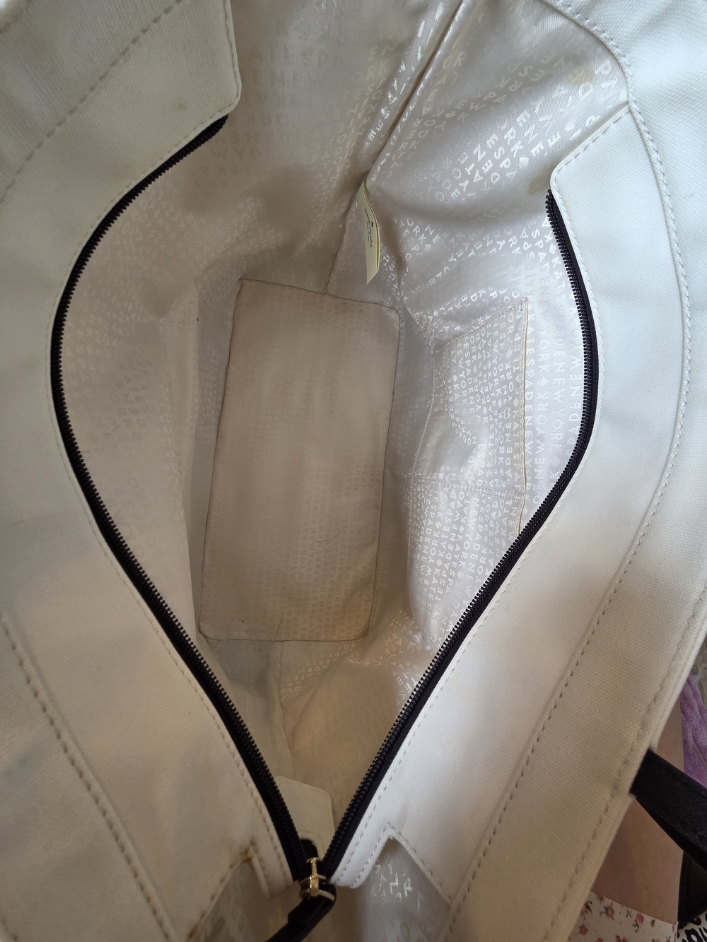 Kate Spade Extra Spicy Hot Sauce Remmi Tote and matching Chili Pepper Zip Wallet - Picture 9 of 12